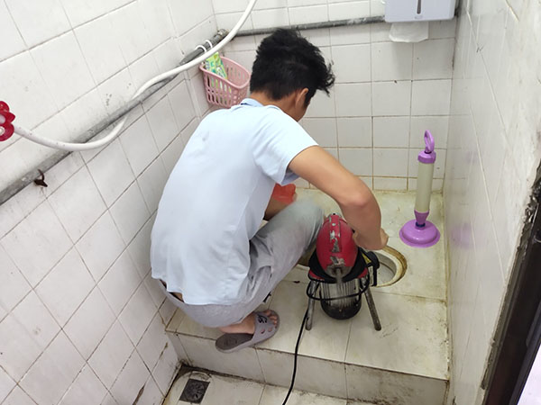邵阳肥皂掉到马桶里把马桶堵住了怎么办？马桶堵住了怎么办